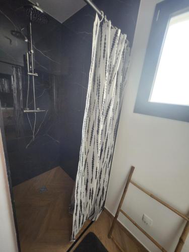 a bathroom with a shower with a shower curtain at Maison Noé Climatisation individuelle par pièce proche du centre-ville in Ruoms