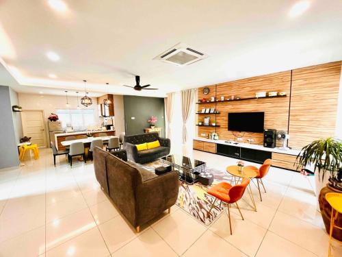 J Villa Langkawi with pool for 16 paxにあるテレビまたはエンターテインメントセンター