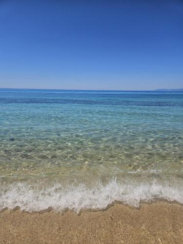 a view of the ocean from the beach at Casa LeMa in Geremèas