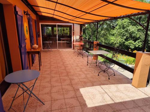 En balkon eller terrasse på Le Mas de Balmes