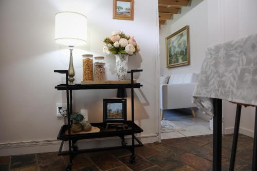 En eller flere senge i et værelse på Carrington Cottage