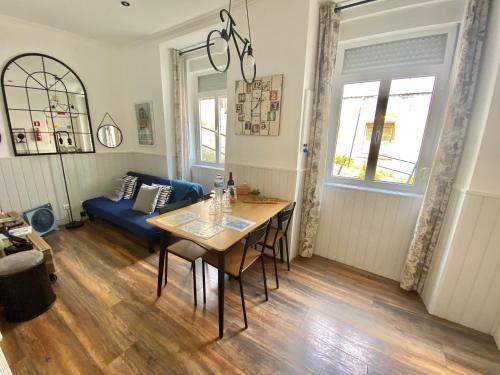 a living room with a table and a blue couch at Flat Graça 48 in Lisbon