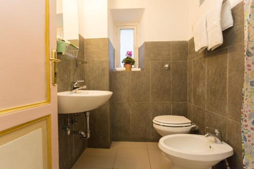 Domus Picta Roomy Apartment