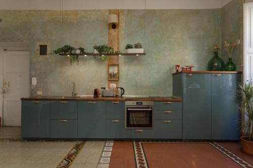Domus Picta Roomy Apartment