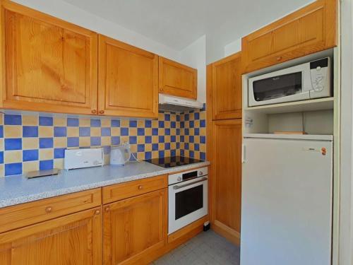 Køkken eller tekøkken på Appartement 2 pièces, 6 couchages, centre du Grand-Bornand, proche commerces et télécabine - FR-1-241-106