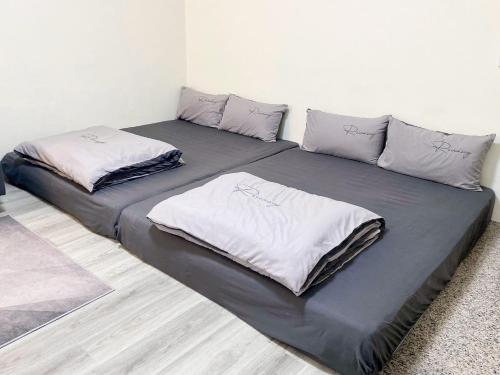 Postel nebo postele na pokoji v ubytování Xigang Xiaojiuwo Homestay