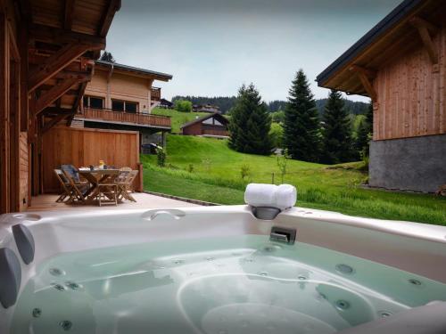 Lodge Nicola - OVO Network