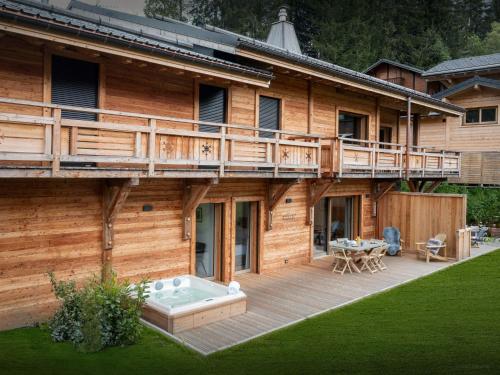 Lodge Nicola - OVO Network