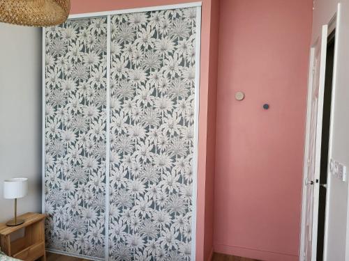 Fotografie z fotogalerie ubytování Chambre cosy avec salle de bain privative v destinaci Le Mans