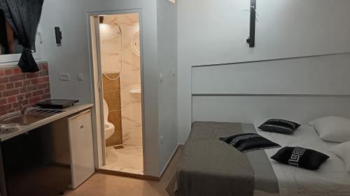 Ванная комната в Little Garden House-Omis Center