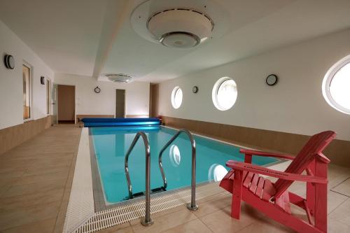 Kolam renang di atau dekat dengan Ferienvilla In Hohenkirchen Mit Privatem Pool Birdieweg 11A