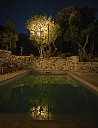 Πισίνα στο ή κοντά στο Maison Mahana