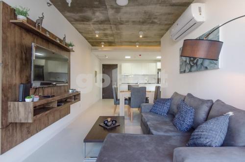 Apartment located steps from Shopping del Sol