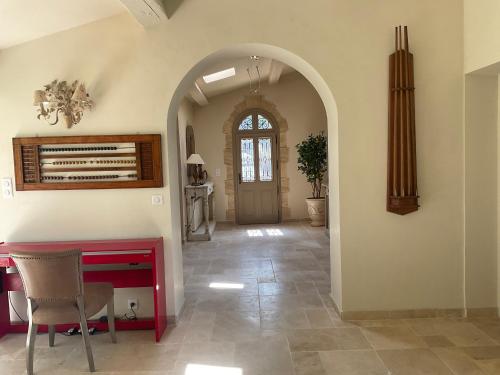a hallway with a red desk in a room at L'Irisciabella in Lourmarin