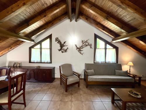 a living room with a couch and a table at Apartaments Casa Sastressa - L'Amfitriona in Espot