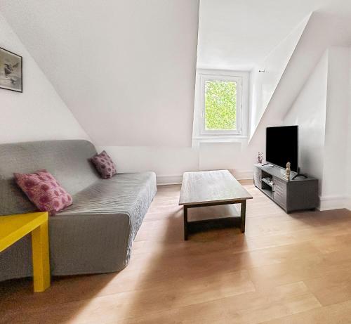 Charmant studio - vue parc- proche transports