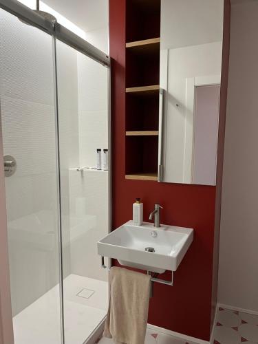 Homestay Dani - Double bedroom with private bathroom