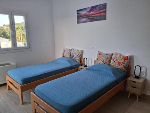 Ένα ή περισσότερα κρεβάτια σε δωμάτιο στο Villa Elia Acharavi