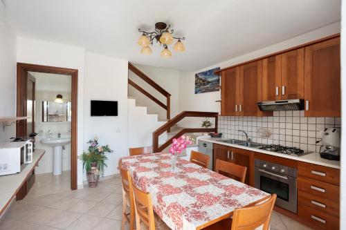 Η κουζίνα ή μικρή κουζίνα στο Villa Degli Dei