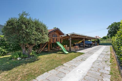 Κήπος έξω από το Villa Degli Dei