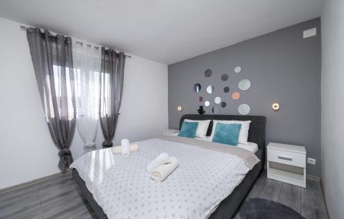 Amazing Home In Fazana With Wifi