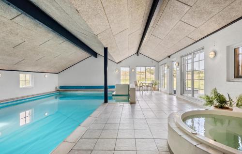 Hồ bơi trong/gần Holiday Home Fædriften