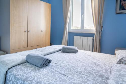 Postel nebo postele na pokoji v ubytování GuestHost - Comfy Apartment 500 mt from the Sea