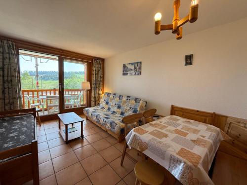 Les Saisies: Studio cabine 5 pers avec balcon, TV et casier à skis - FR-1-293-130