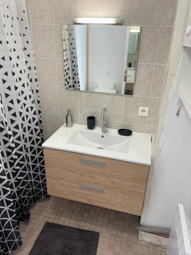 Ένα μπάνιο στο Studio 23m2 5mn gare 3 couchages