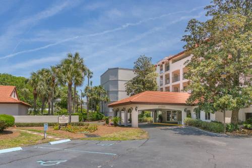 a parking lot in front of a building at Sail Inn SaintSimons-ground unit beach access pool in East End