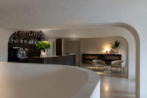 Ο χώρος του lounge ή του μπαρ στο La Roqqa