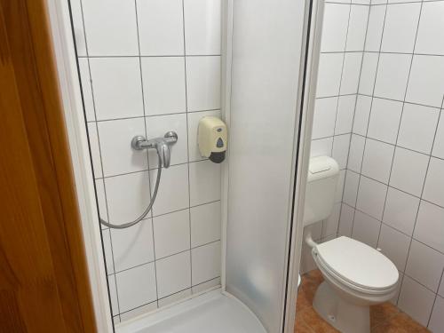 O baie la Autóscsárda és Panzió