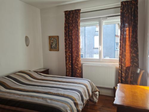 a bedroom with a bed and a window at Le Nid du Bocage in Sevremont