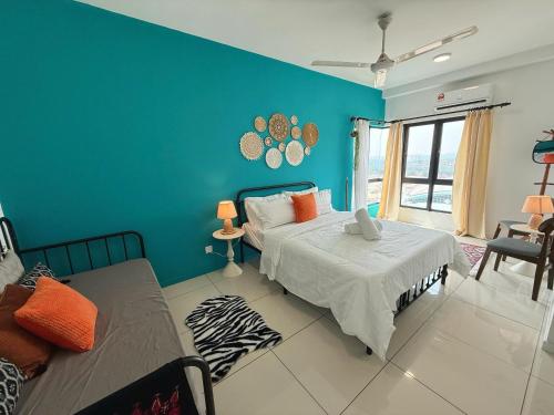 Postel nebo postele na pokoji v ubytování Emira Residence Seksyen 13 Shah Alam by Alpha LaVista