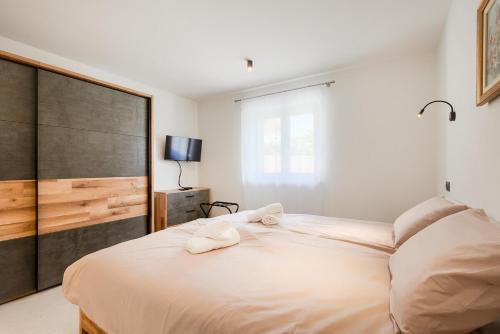 a bedroom with a bed with towels on it at Villa Eni by Istrialux in Žminj