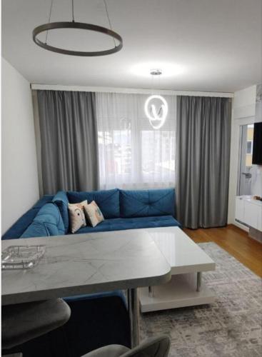 Televisyen dan/atau pusat hiburan di Luxury Apartman