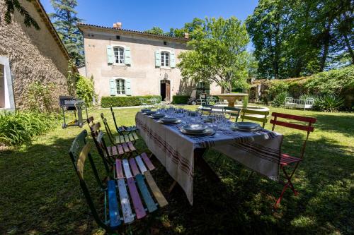 Gallery image of L'Écrin - Maison de Campagne dans un Parc arboré in Peyregoux