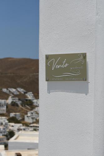 a sign on the side of a building at Vento Apartment in Astypalaia Town
