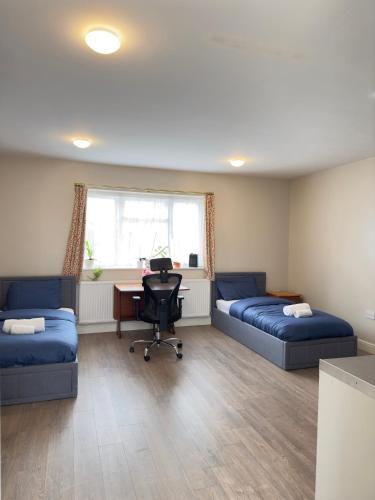Χώρος καθιστικού στο Cozy Studio close to Airport in London