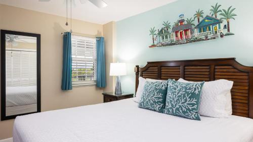 Cama o camas de una habitación en Sunrise Sanctuary - Top Floor Ocean Pointe 2415