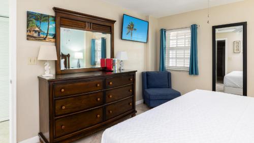 Cama o camas de una habitación en Sunrise Sanctuary - Top Floor Ocean Pointe 2415