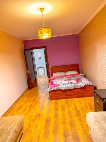 Llit o llits en una habitació de Rustaveli Apartment