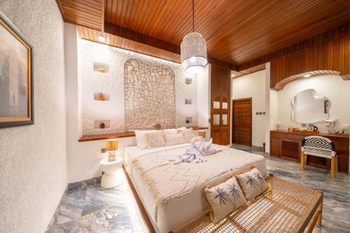 a bedroom with a large bed in a room at Casa Maddu in Tegalalang