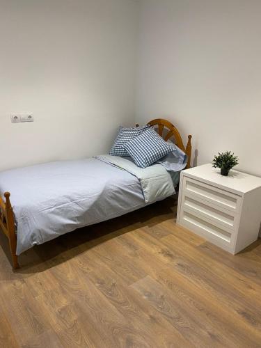 a bedroom with a bed with a nightstand and a bed sidx sidx sidx sidx at Alojamiento - Las Murallas de Dulcinea in Avila