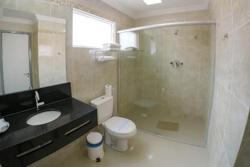 Et badeværelse på Hotel Areia de Ouro