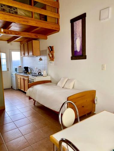 a room with two beds and a kitchen at Esquel Apart Loft in Esquel