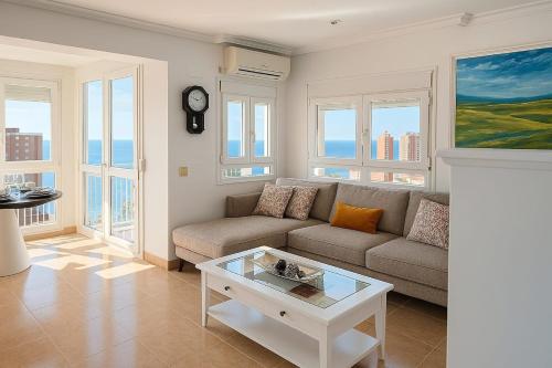 Apartamento a Estrenar con Vistas a la Playa de Levante con Plaza de Garaje