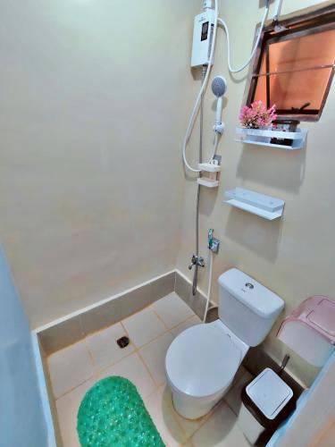 Bilik mandi di JZ Homestay - Cozy House for 4 Near Caraga State University and BMC Hospital