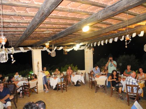 Huéspedes de Kavousi Resort
