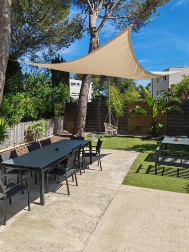 Villa pour 6 voyageurs, piscine, jardin, terrain de boule et parking privé